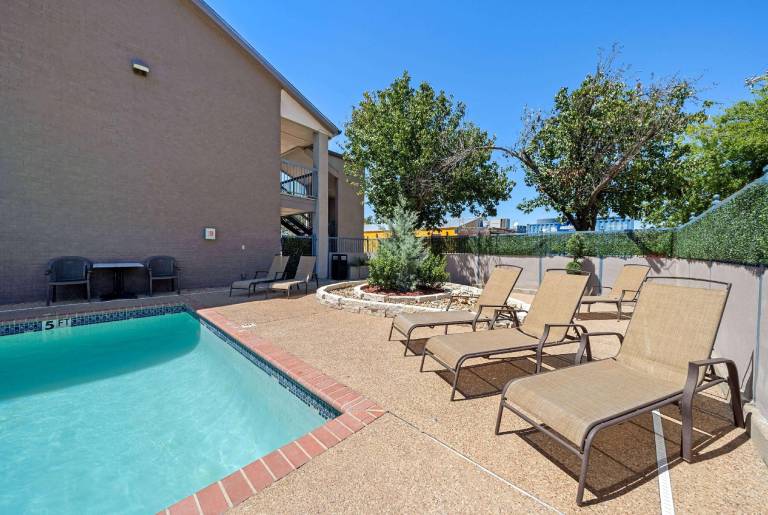 Days Inn by Wyndham Round Rock — photo 5