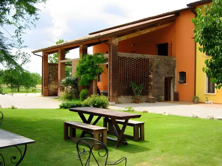 Children-friendly apartment with pool, barbeque & yard | Pets are welcome — photo 2