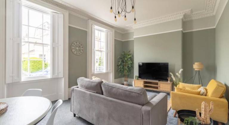 Holiday apartment with 1 room for 4 persons in Cheltenham