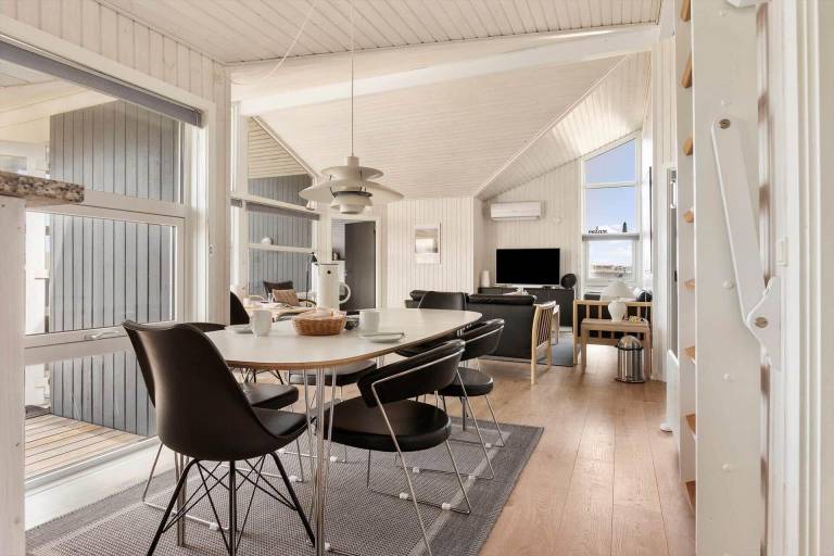 Vacation home with terrace, garden & barbeque | Sea view — photo 4