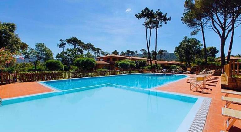 Serviced apartment with terrace, pool & garden | Next to the beach | Dogs allowed in Castiglione della Pescaia