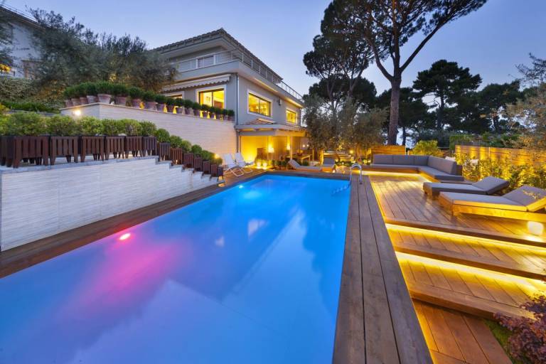 Fior di Luna, exclusive property with private pool and jacuzzi in Sorrento