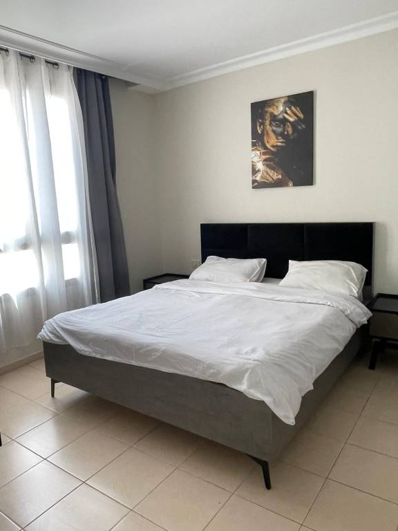 One Bedroom and One livingroom Apartment with full kitchen and full bath — photo 3