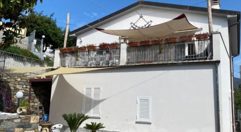 Holiday apartment with garden, patio & hot tub in Campo nell'Elba
