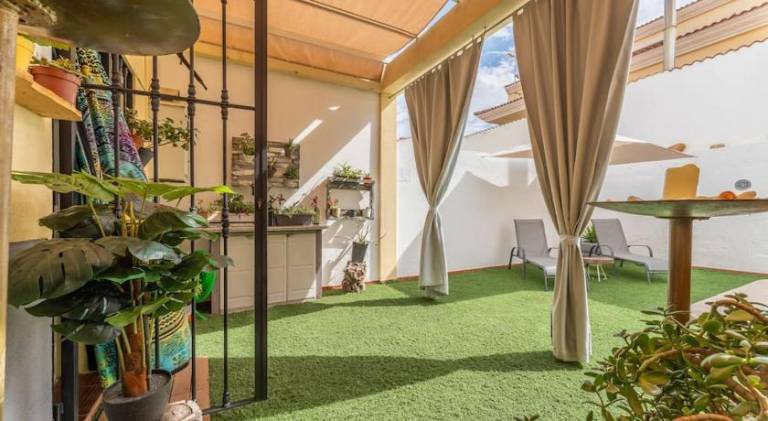 Spacious vacation home with terrace, yard & private pool | Suitable for remote work | Pets are welcome — photo 5