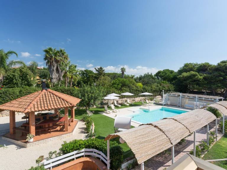 Fully equipped ample house with terrace, private pool & yard | Good for workation | Pets are welcome — photo 2