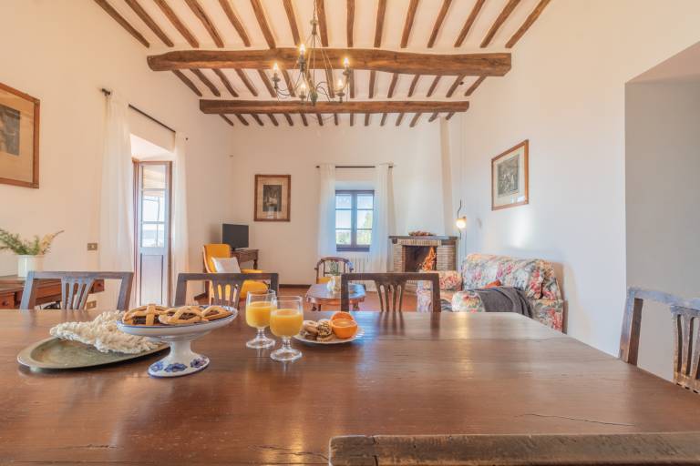 Il Poderaccio Agri-relais: Il Vigneto: Eleganza e confort per un soggiorno da sogno con la sua terrazza vista Lago di Bolsena — photo 2