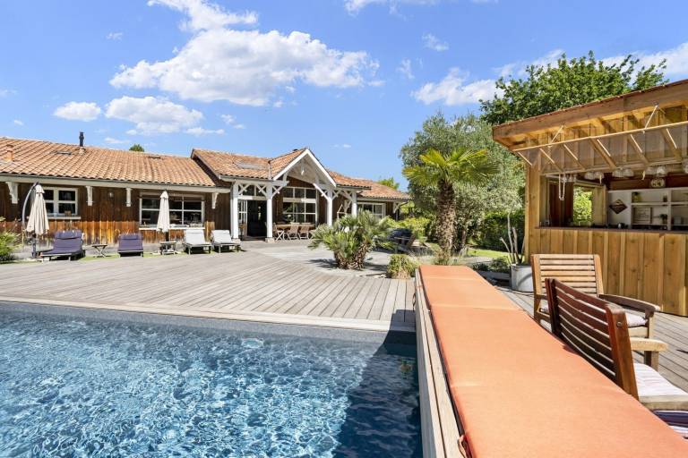Fully equipped lovely villa with terrace, yard & private pool | Pool view | Pets are welcome — photo 2