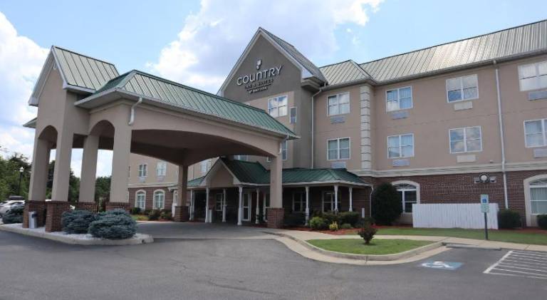 Country Inn & Suites by Radisson, Emporia, VA — photo 3
