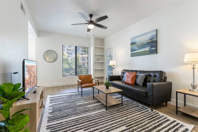 CozySuites 2BR 2BA at Kierland Commons with pool — photo 3