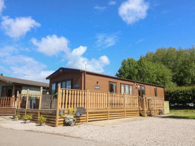 Family-friendly pleasant cottage with yard | Pet-friendly in Carnforth
