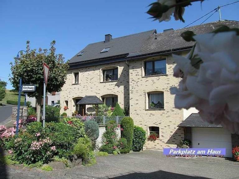 Ruhiges Landhaus mit zwei gemütlichen Wohnungen