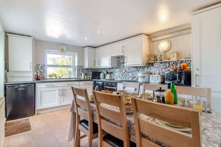 Fully equipped nice cottage with yard & barbeque | Pets allowed — photo 3