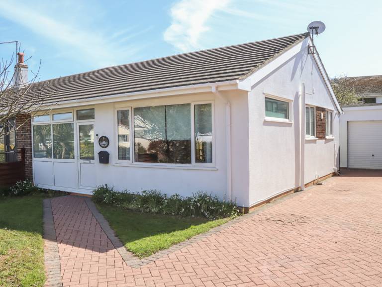 Cottage with yard | Beach view in Paignton