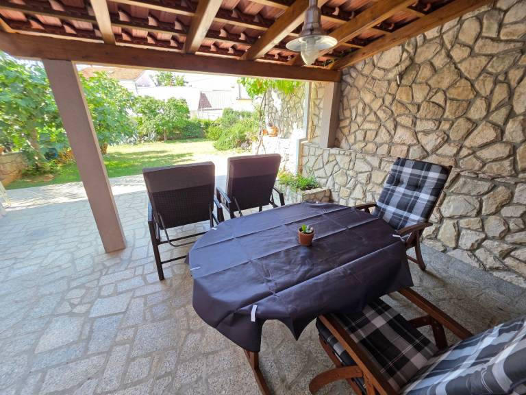 Rental apartment with barbeque & patio — photo 3