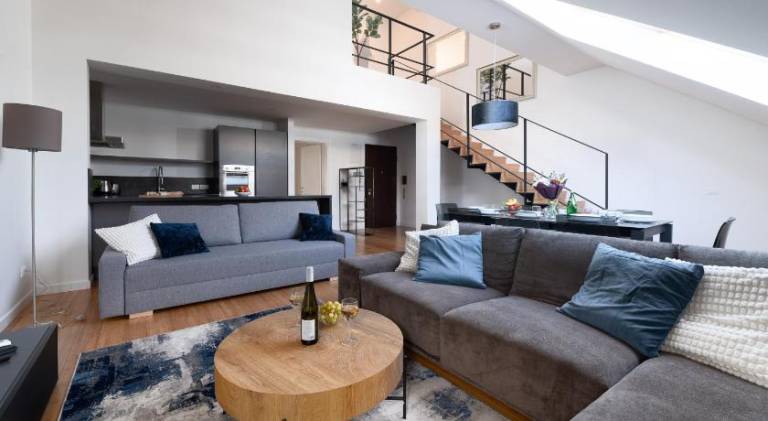 Holiday apartment with hot tub & patio | Near Wenceslas Square | Dogs allowed in Prague