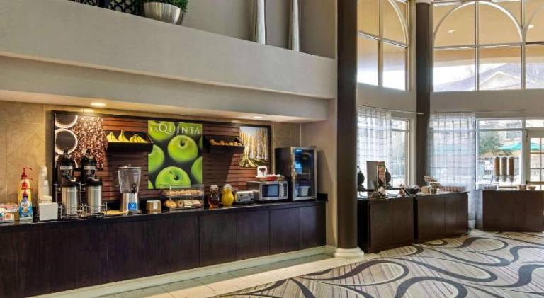 La Quinta Inn & Suites by Wyndham Macon — photo 5