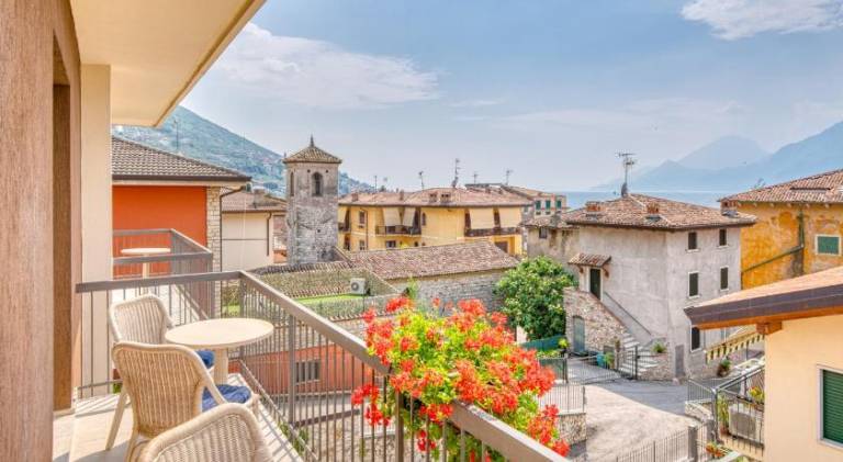 Rental apartment with patio in Brenzone sul Garda