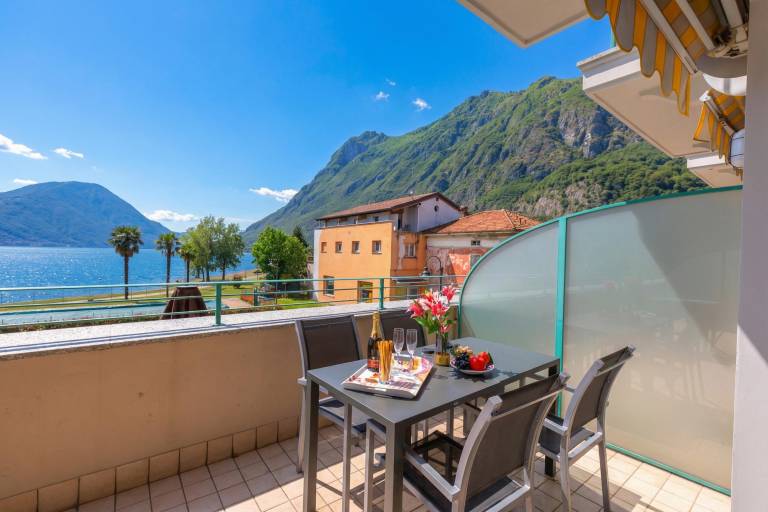 Holiday apartment with patio | Water view — photo 3