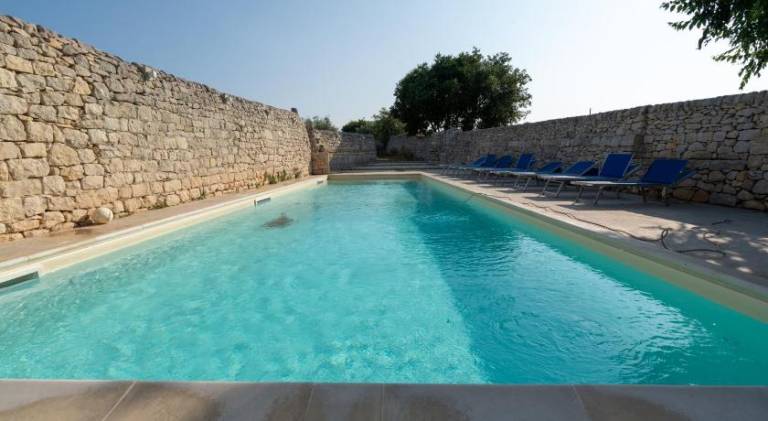 Farm with barbeque, garden & pool — photo 3