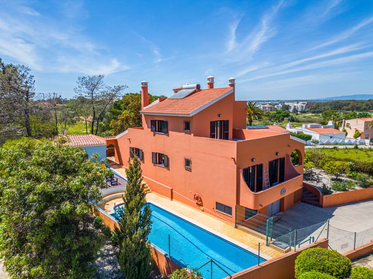 Spacious villa in Albufeira with private pool and air conditioning — photo 4