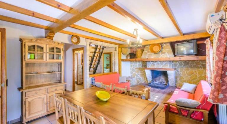 Vacation home with garden, private pool & terrace | Pet-friendly — photo 2