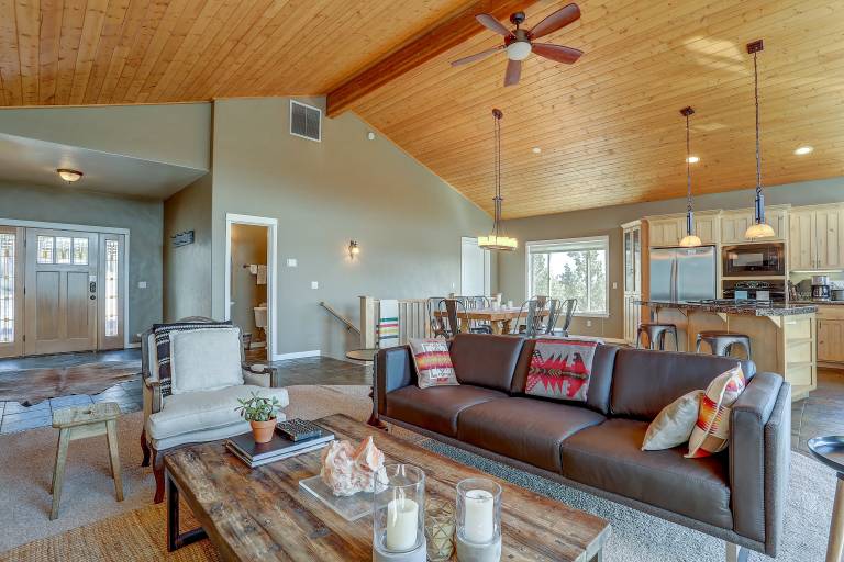 Golden Butte - Stunning & Spacious, Captivating Views, A/C, Foosball — photo 3