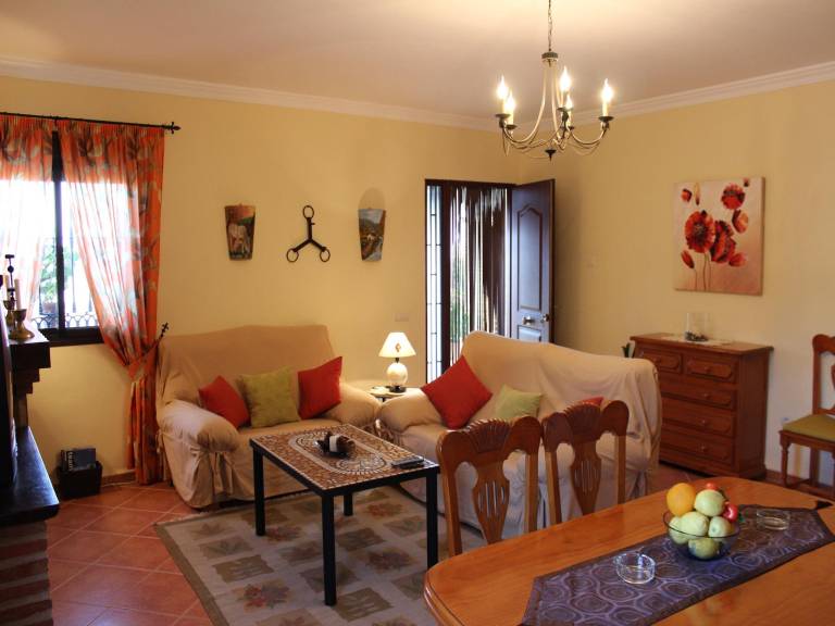 House with private pool & barbeque — photo 2