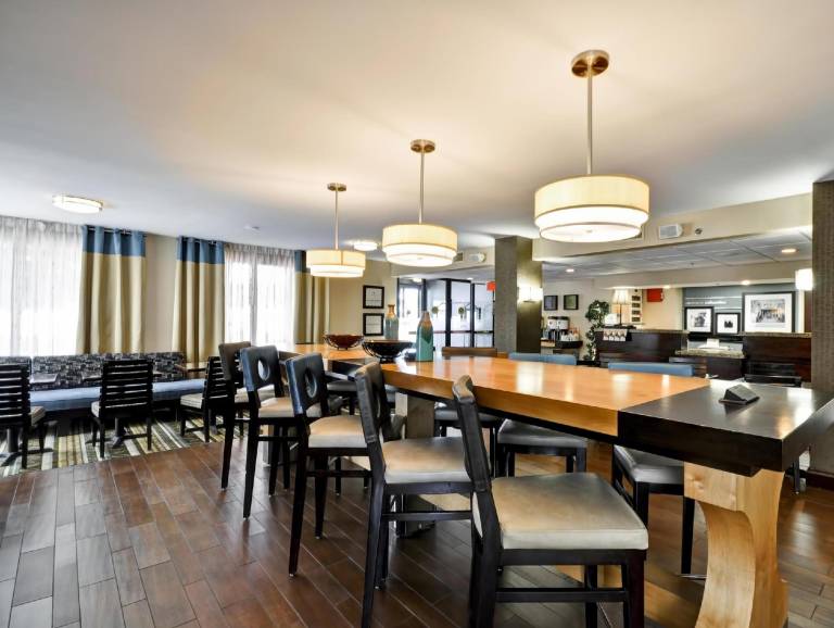 Hampton Inn Columbia-I-26 Airport — photo 2