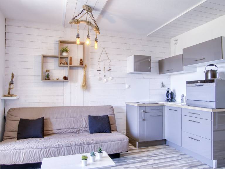 Pleasant rental apartment with patio & grill | Sea view | Next to the beach | Pet-friendly — photo 4