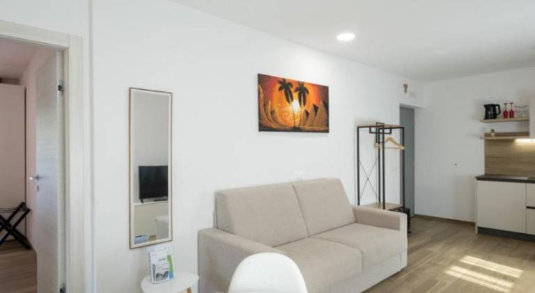 Beautiful apartment with yard & terrace | Pet-friendly — photo 2