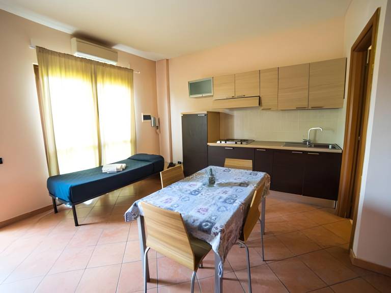 Serviced apartment with yard & terrace | Pet-friendly — photo 2