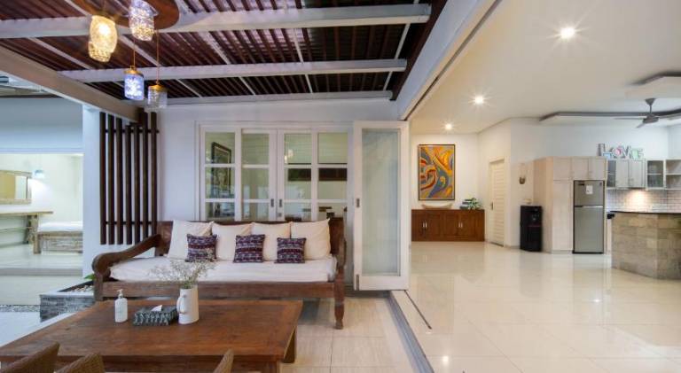 Villa with pool | Beach nearby | Suitable for remote work | Pets allowed — photo 3