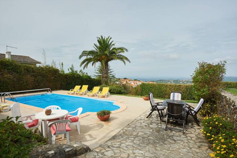 Family-friendly vacation home with grill, patio & fast internet | Beach view | Pet-friendly in Sintra