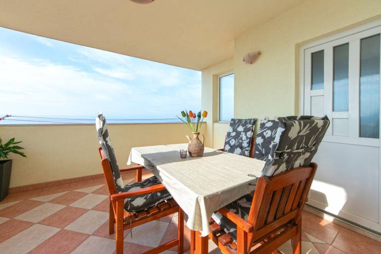 Fully equipped holiday apartment with garden, patio & barbeque | Mountain view | Next to the beach | Pet-friendly — photo 3