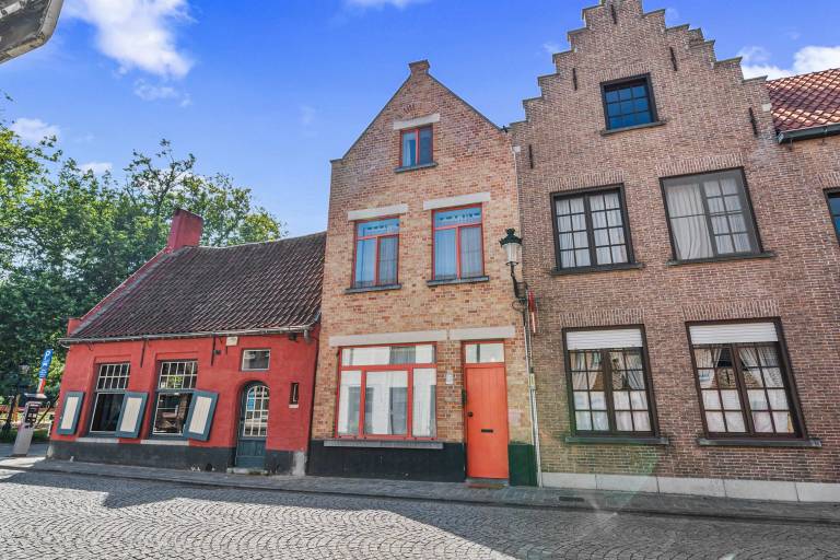 Family townhouse near Bruges Markt w backyard