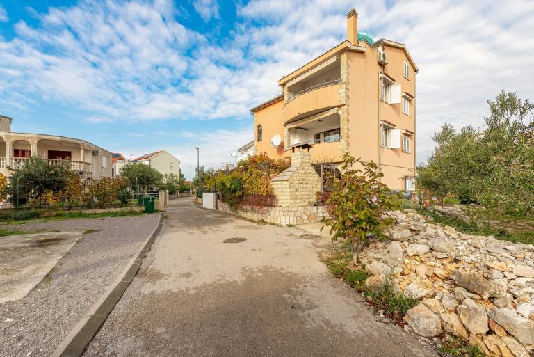 Fully equipped lovely rental apartment with barbecue, terrace & fast internet | Close to the beach | Pets allowed — photo 2