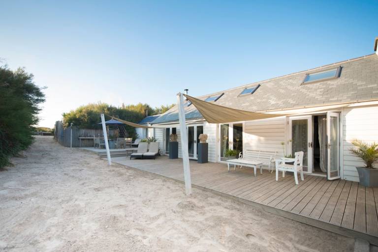 Family-oriented wonderful villa with barbeque, yard & terrace | Close to the beach | Pets are welcome in Newquay