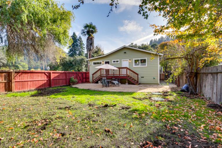 Steps to Russian River: Peaceful Monte Rio Retreat — photo 4