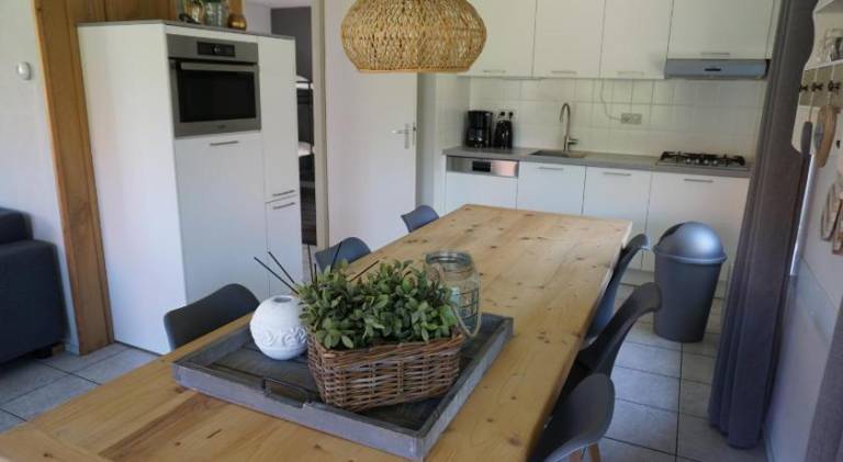 Fully equipped beautiful vacation home with grill, patio & garden | Pet-friendly — photo 2