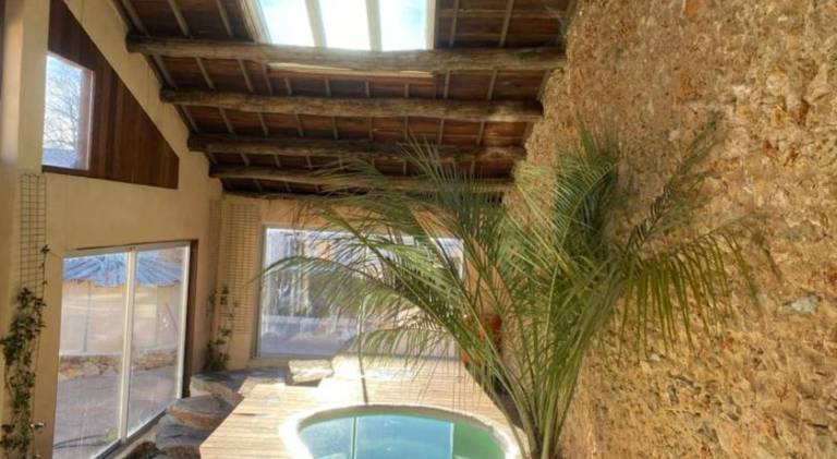 House with hot tub — photo 2