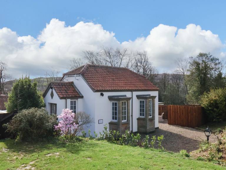 Family-friendly lovely cottage with jacuzzi & garden | Dogs allowed in Whitby