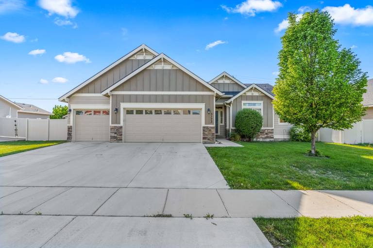 Vacation home with yard | Perfect for remote work — photo 3
