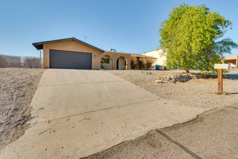 2 Mi to Lake Havasu: Pet-Friendly Home — photo 2