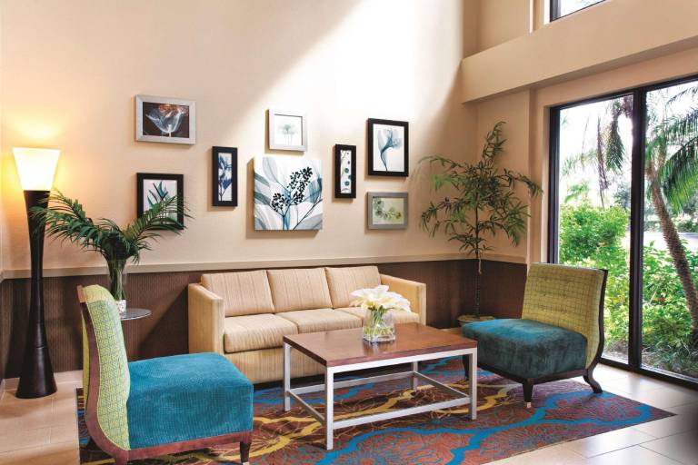 La Quinta Inn & Suites by Wyndham Bonita Springs Naples N. — photo 4