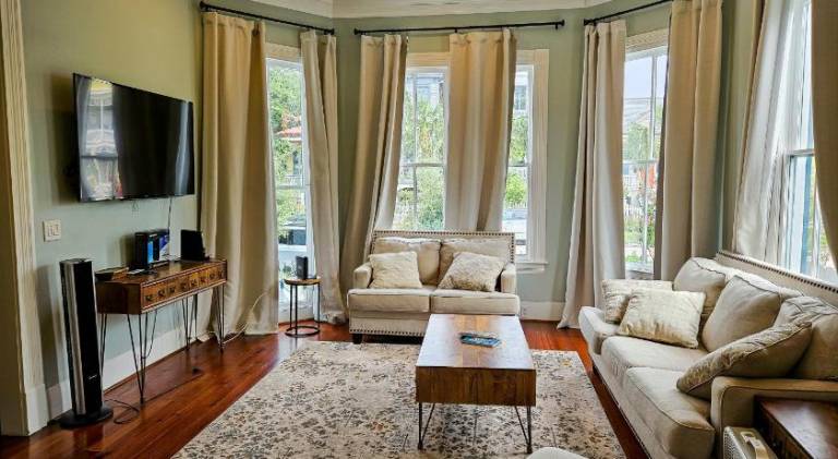Fully equipped spacious vacation home with garden, BBQ & terrace | Suitable for remote work | Dogs allowed in Galveston, TX
