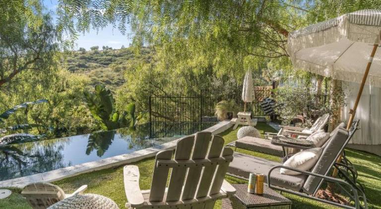 Vacation home with pool — photo 5