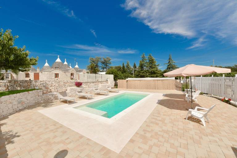 Villa with patio, private pool & garden | Garden view — photo 3