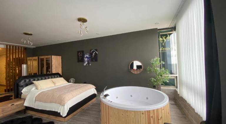 Serviced apartment with patio, private pool & hot tub | Perfect for remote work — photo 2