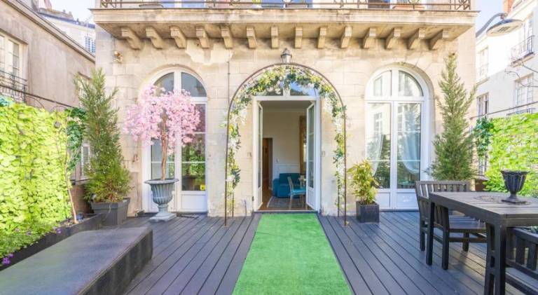 Holiday apartment with patio | Perfect for remote work in Malakoff